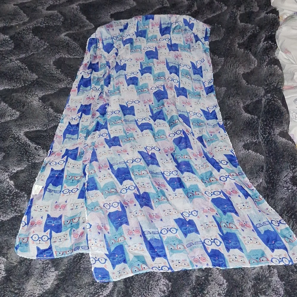 Charming Blue Cats With Glasses Print Scarf